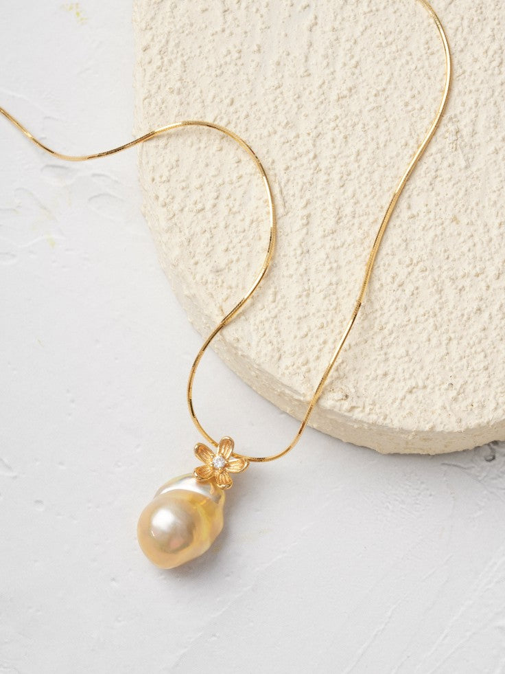Baroque Pearl Flower Necklace