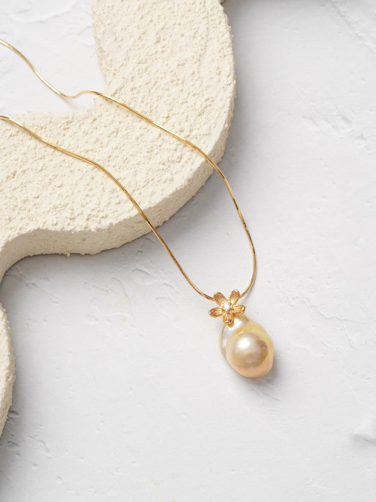 Baroque Pearl Flower Necklace