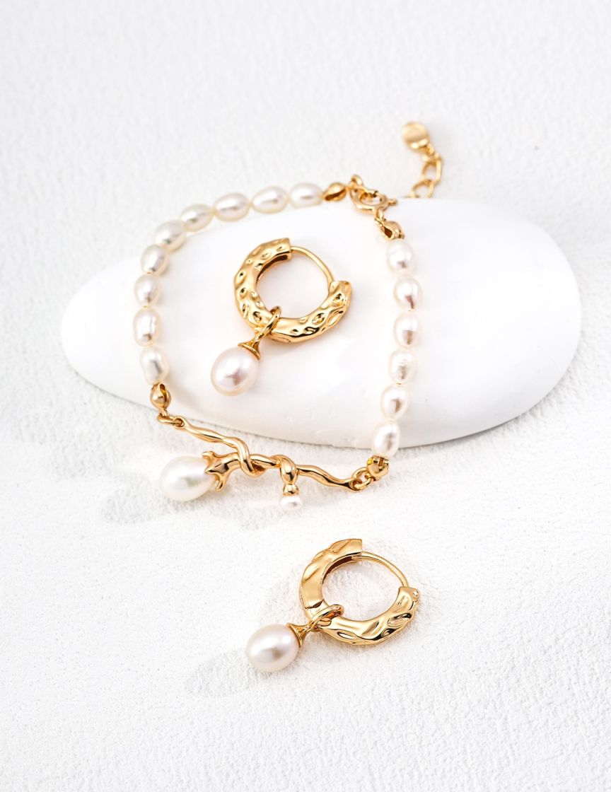 Adjustable antique gold pearl bracelet
