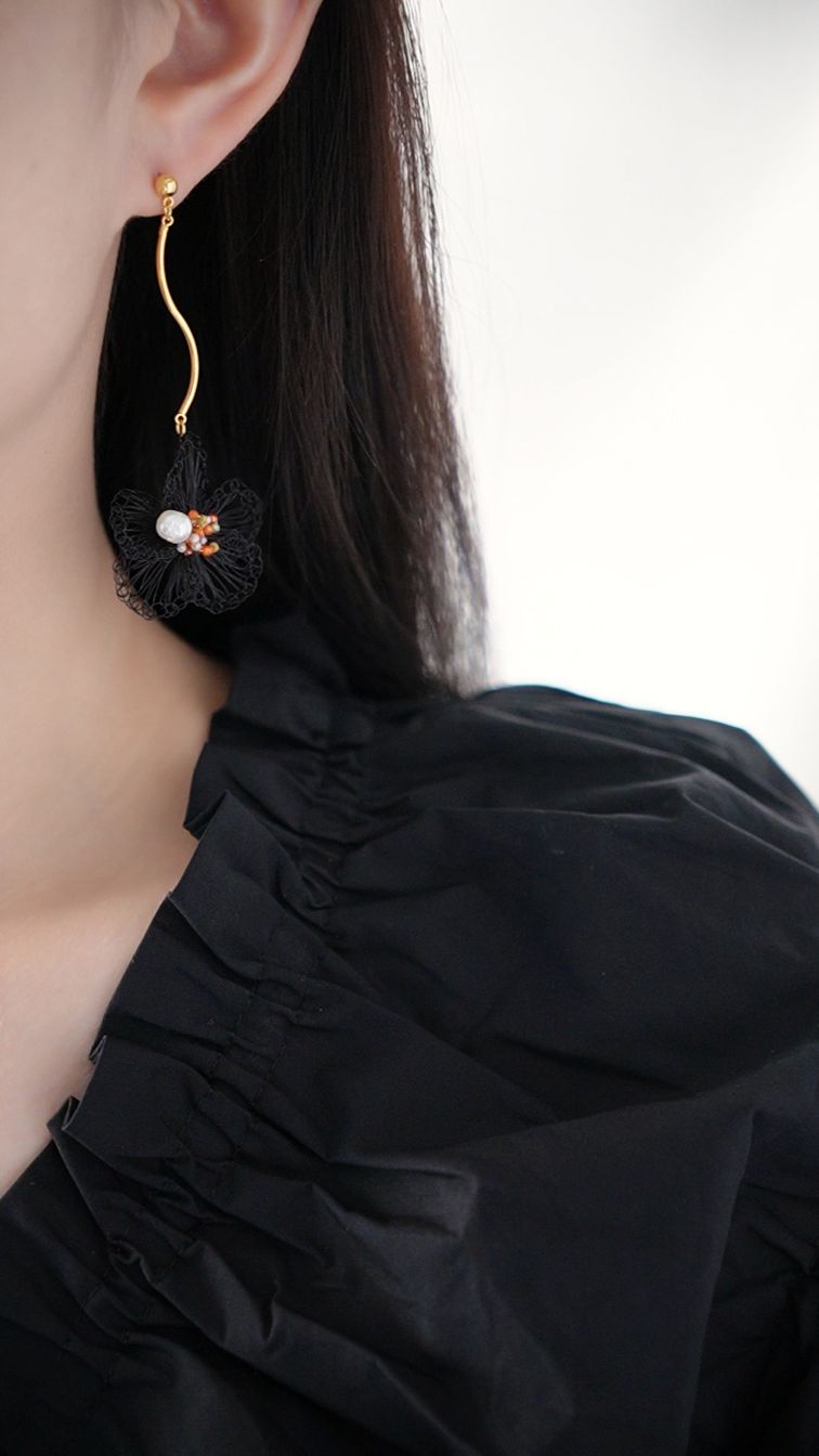 Blossom earrings with freshwater pearls