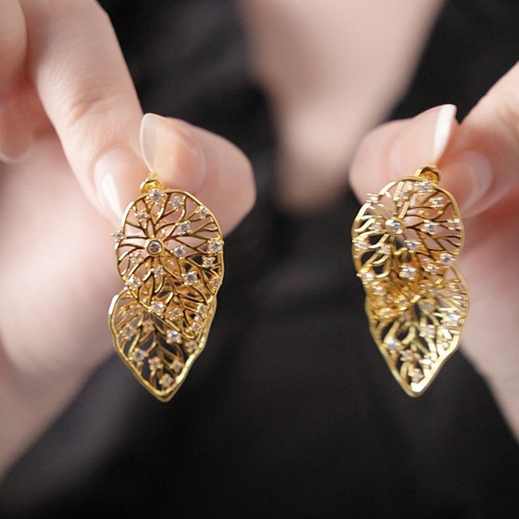 Elegant zirconia leaf earrings