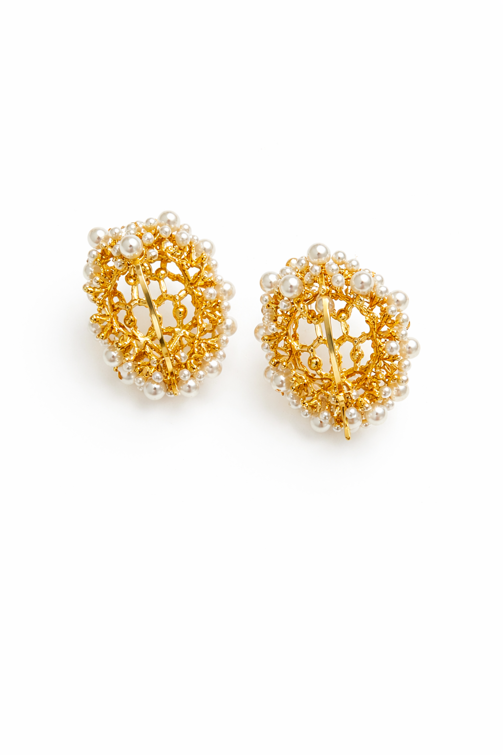 Hollow design pearl earrings in gold