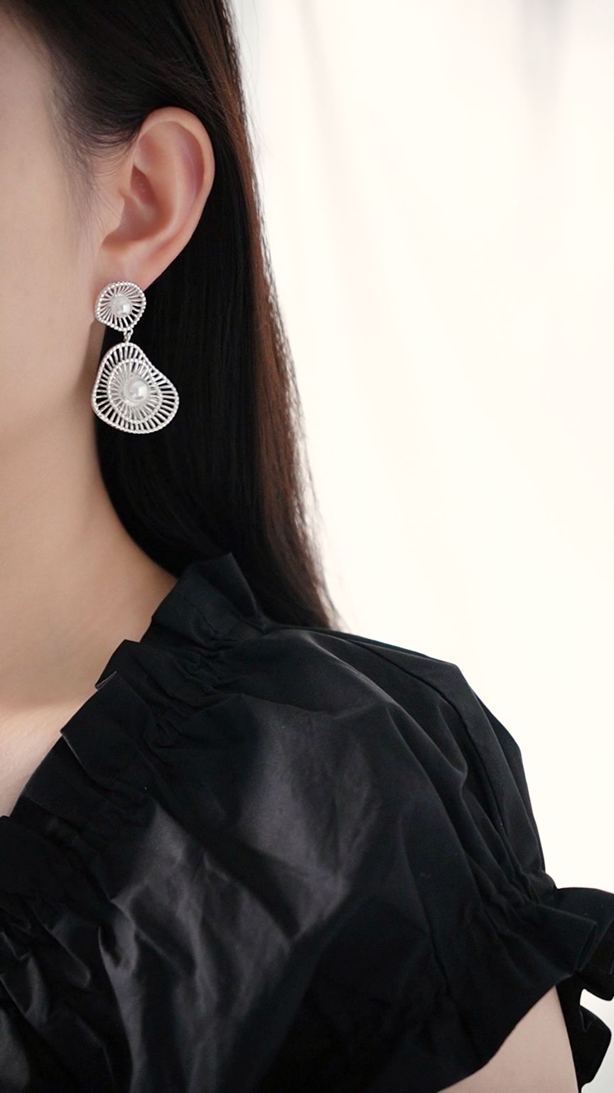 French Retro Hollow Pearl Earrings