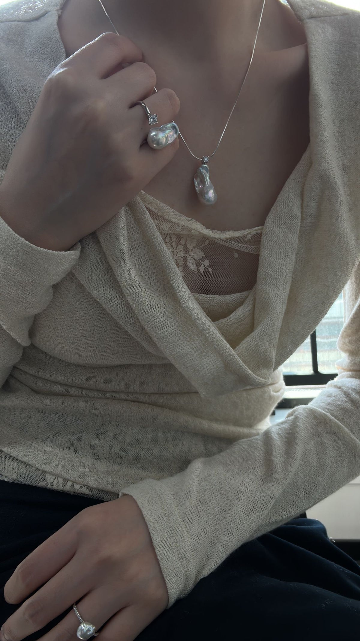 Irregular freshwater pearl pendant necklace