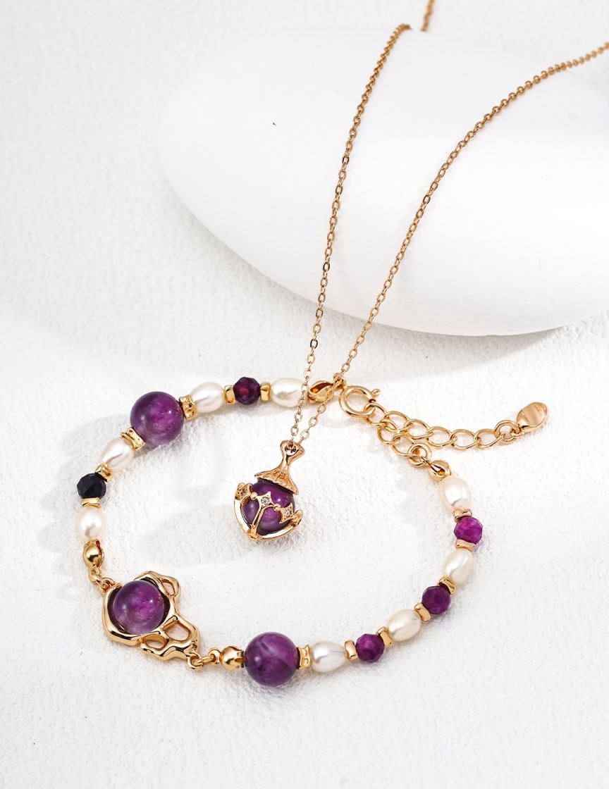 Lucky star pendant necklace with amethyst