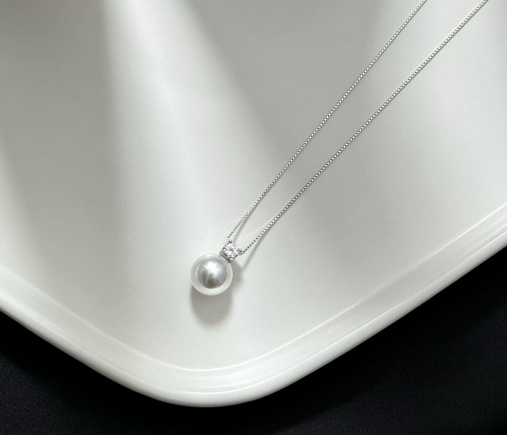 Madoka white pearl necklace in silver