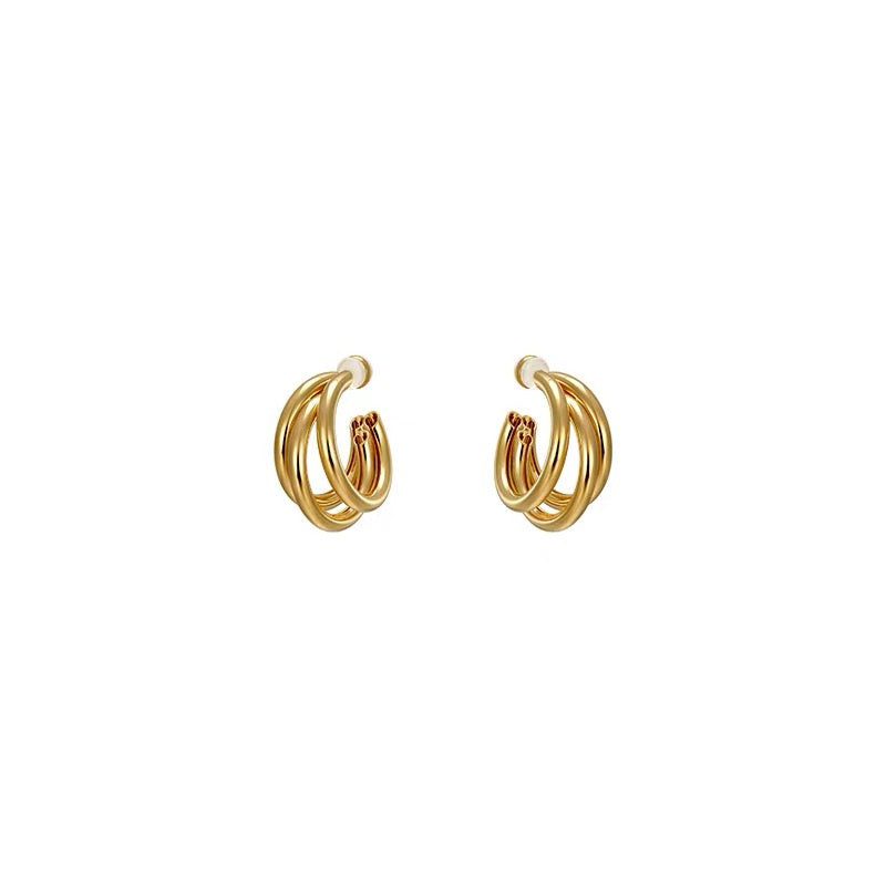 Minimalist C-hook earrings in gold