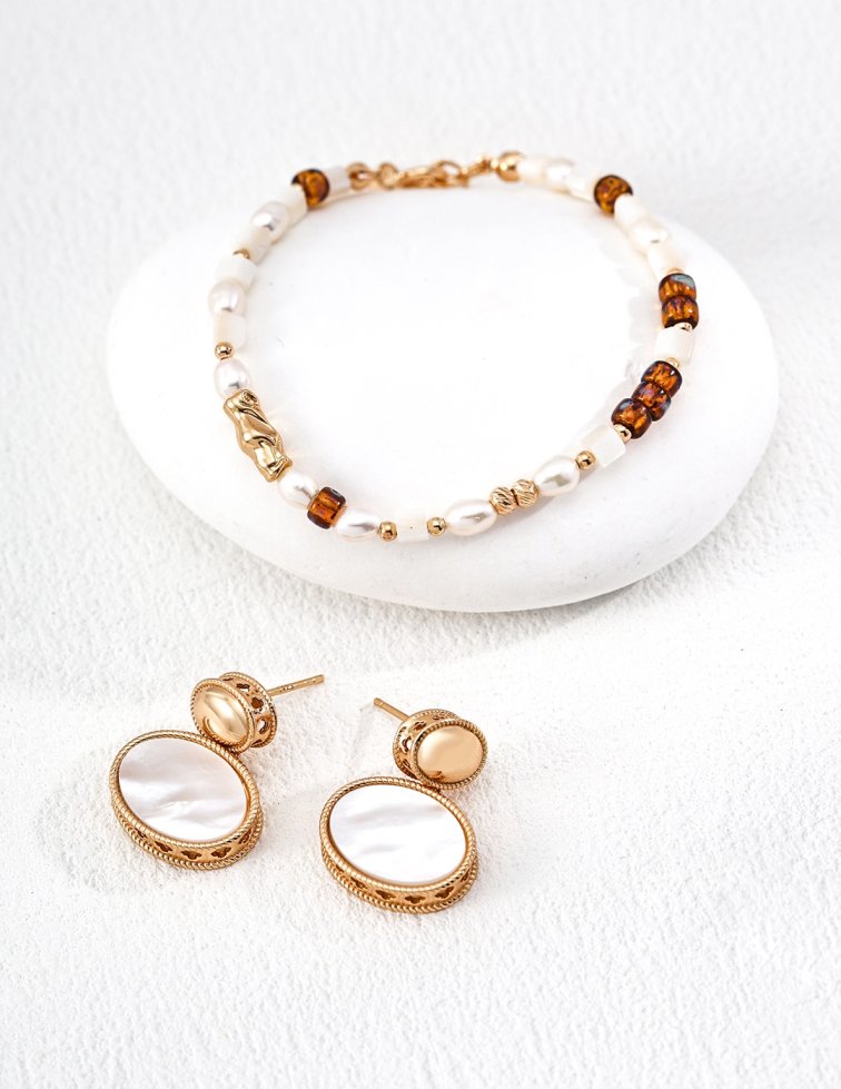 Minimalist mother-of-pearl earrings