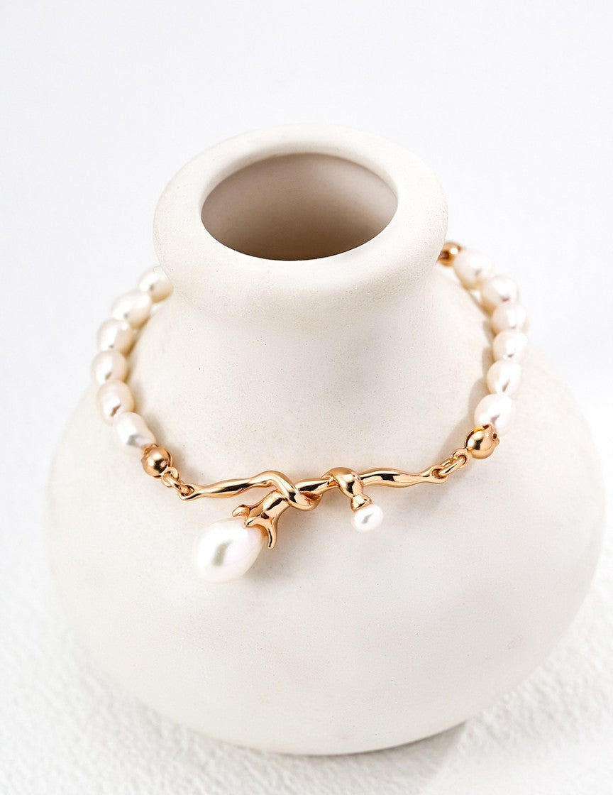Natural freshwater pearl bracelet in antique gold