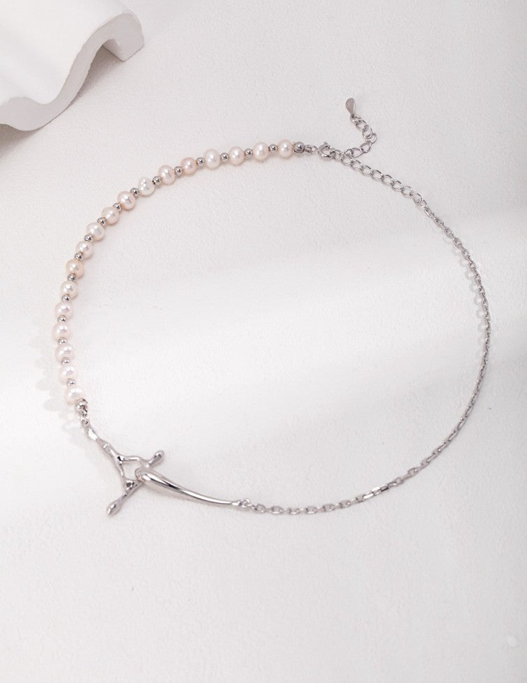 Natural pearl necklace in sterling silver