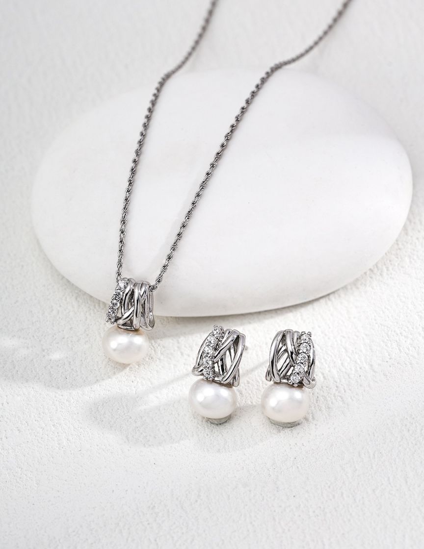 Natural pearl zirconia necklace in sterling silver