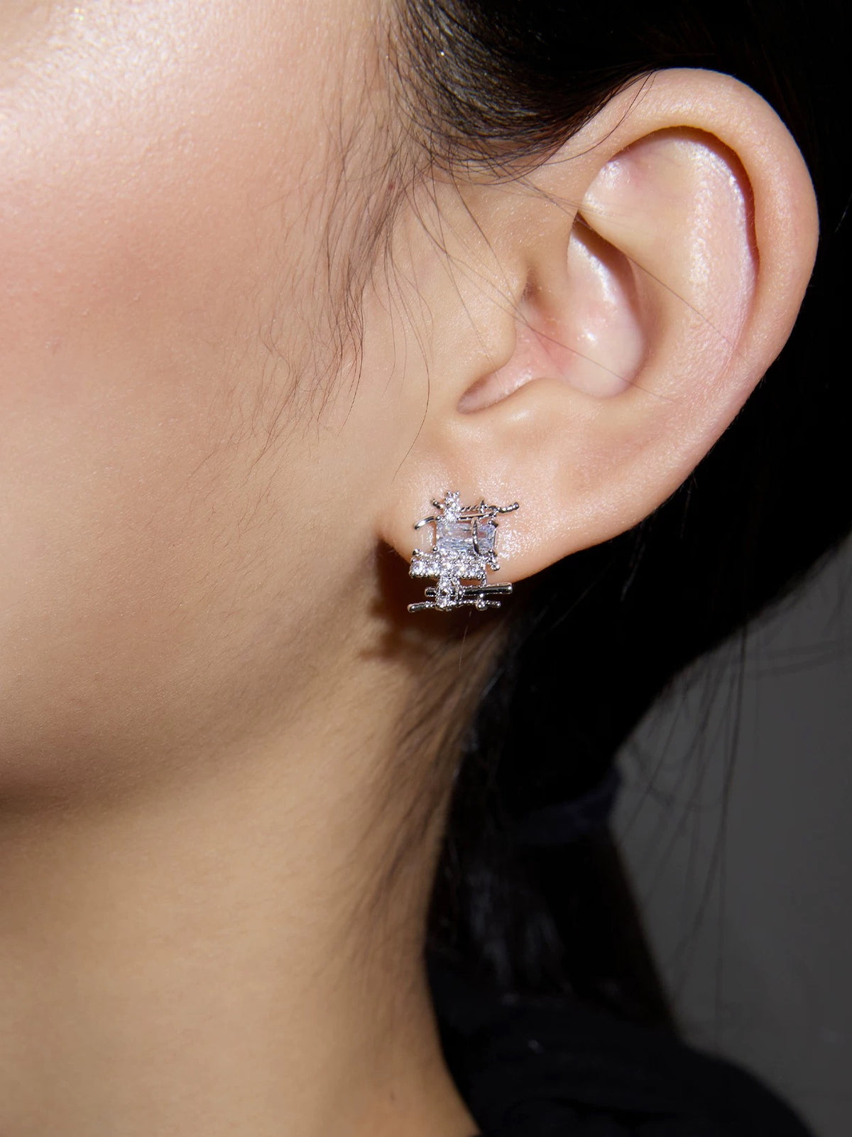 Sculptural metal stud earrings with zirconia