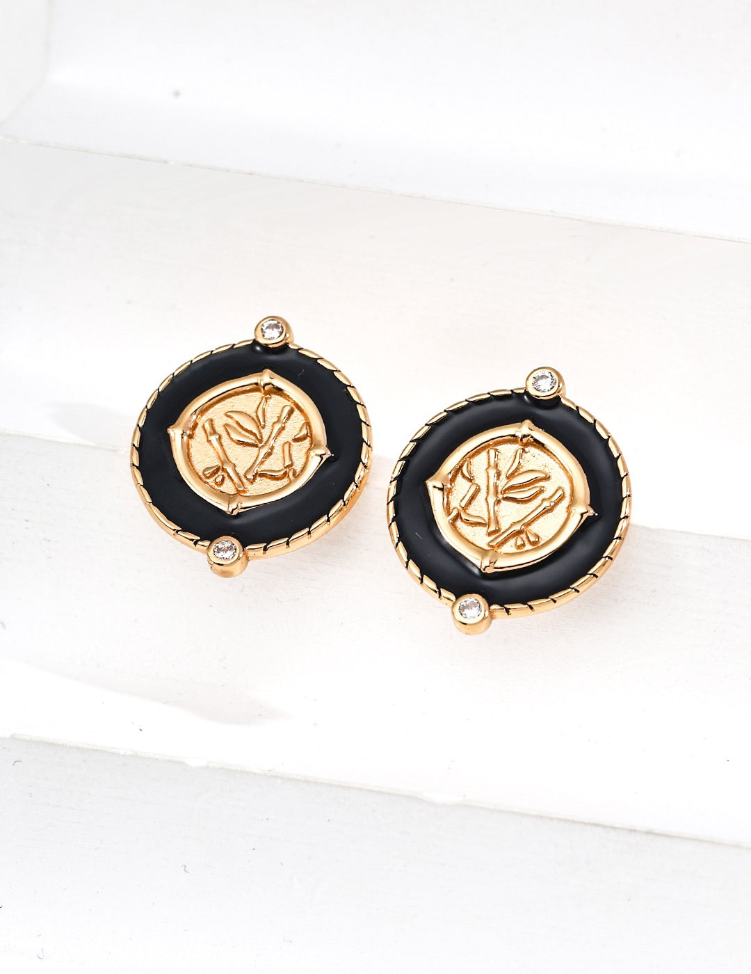 Silver retro design zirconia earrings