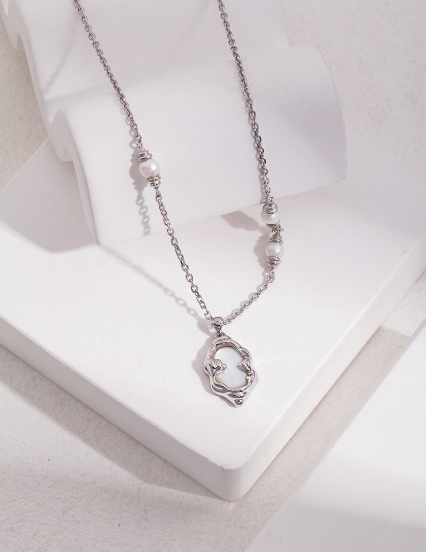 White gold mother-of-pearl necklace