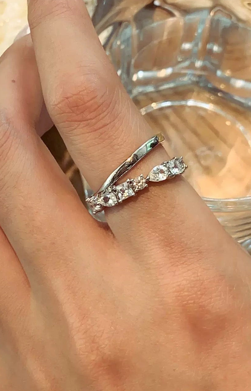 Cubic zirconia index finger ring