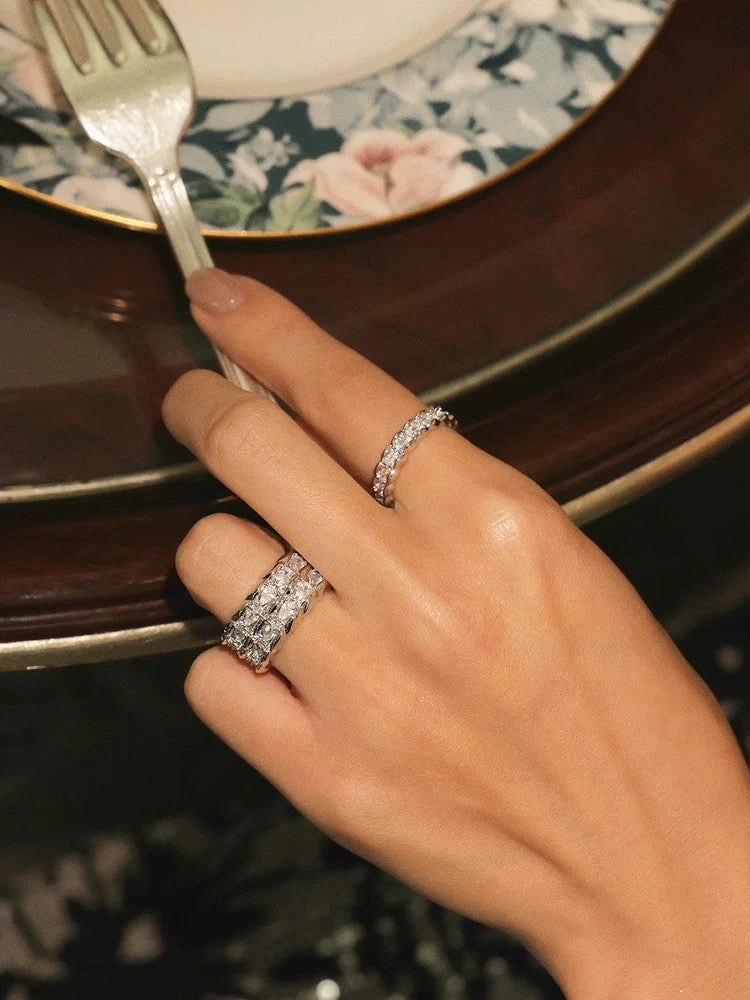 Textured snake-pattern zircon ring