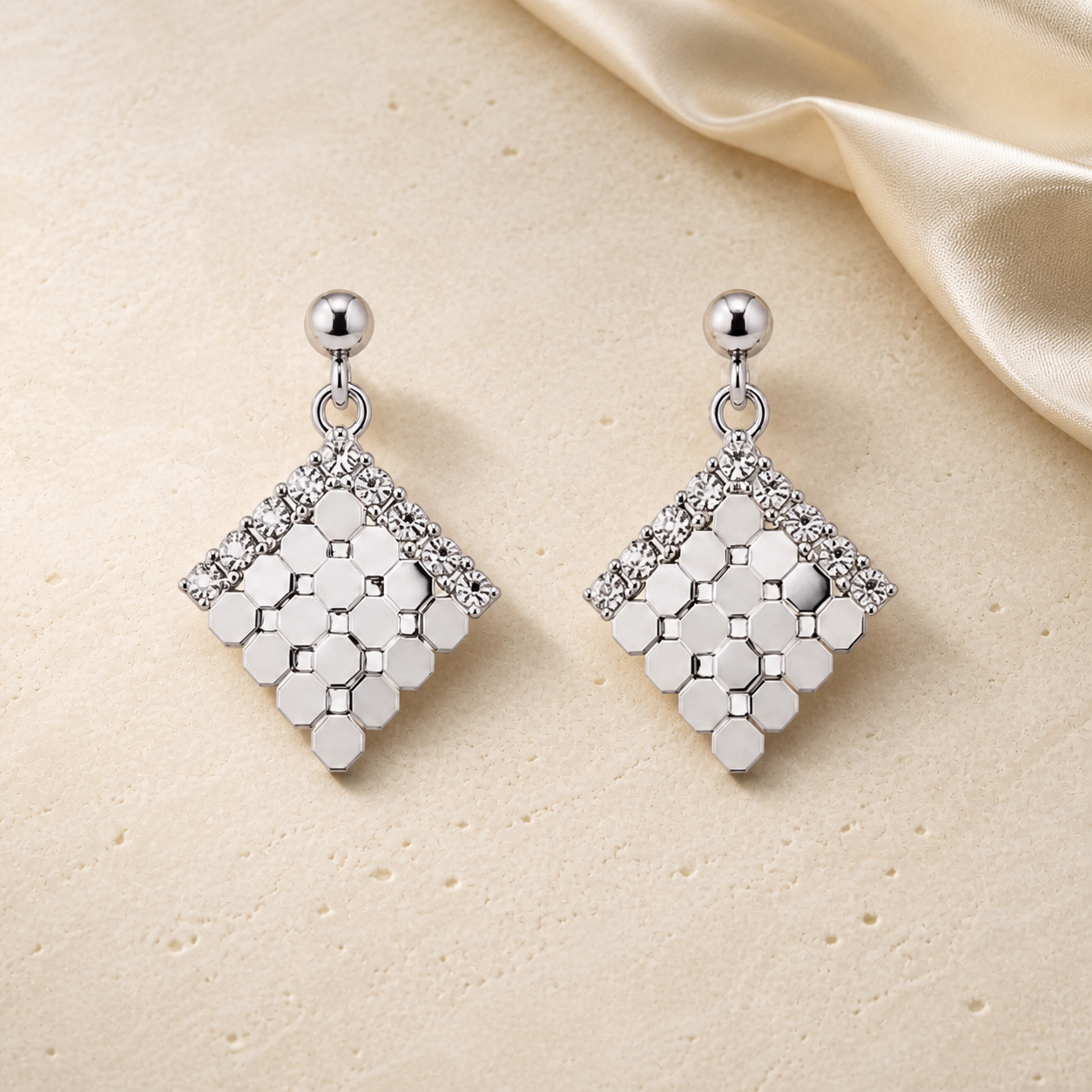 Nova Mesh Earrings in silver with clear stones