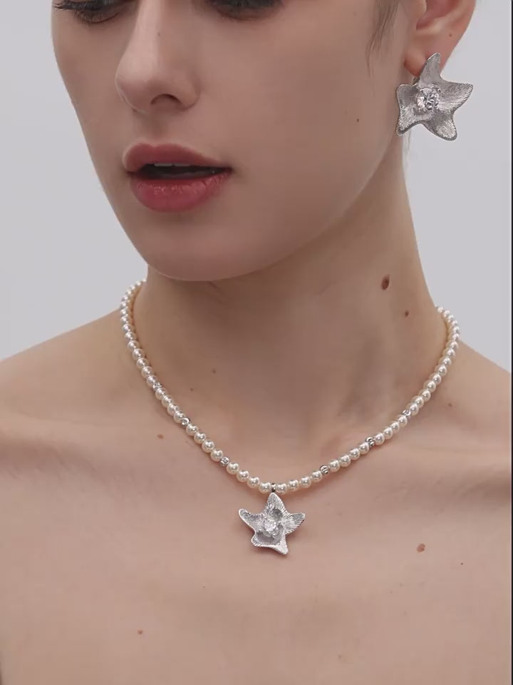 Ocean-inspired pearl necklace with zircon