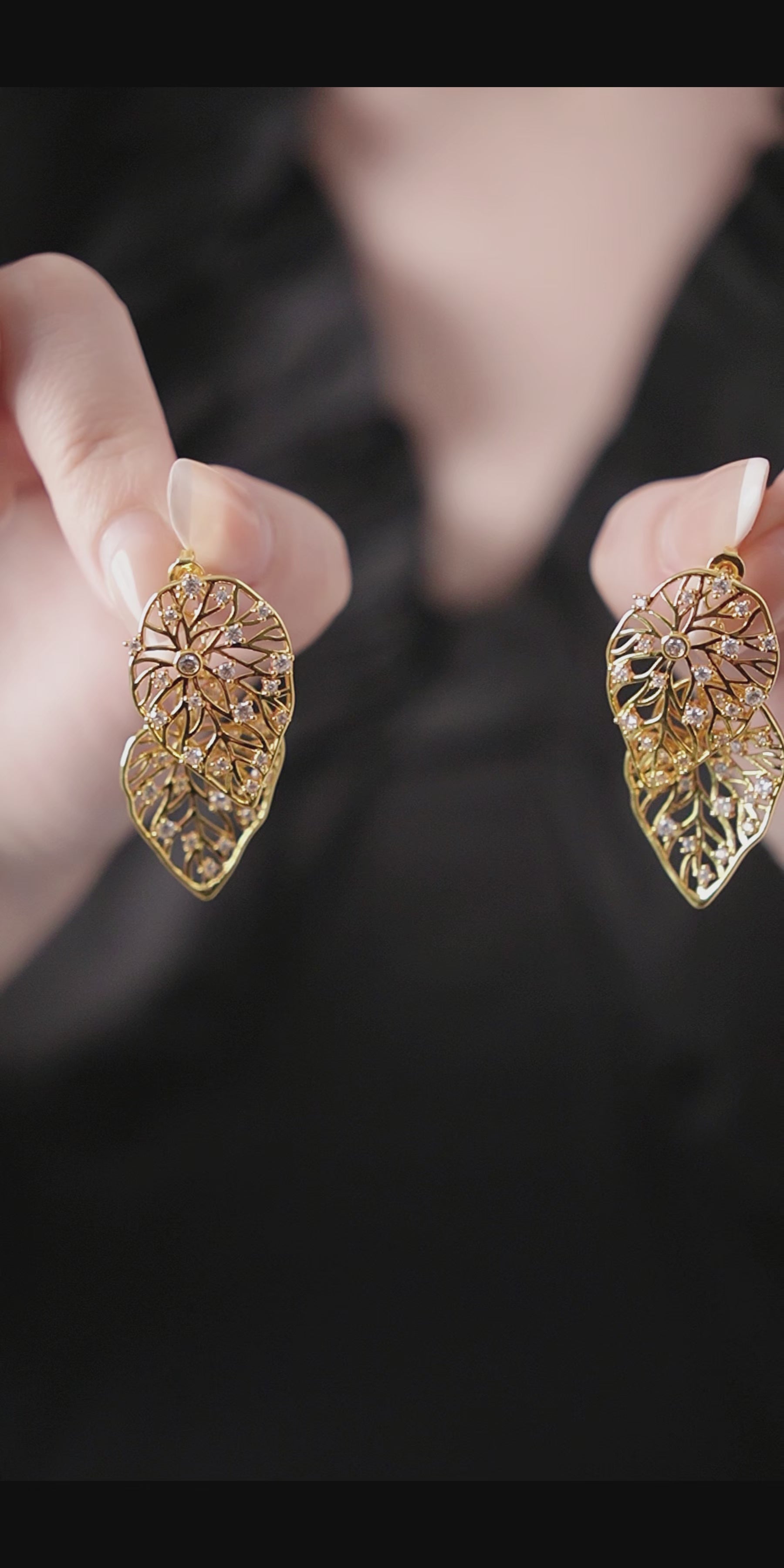 Elegant zirconia leaf earrings
